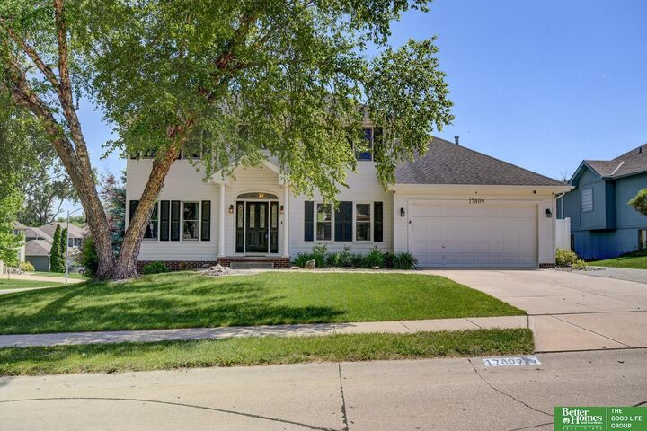 Property Photo: 17809 Cinnamon Circle NE 68135