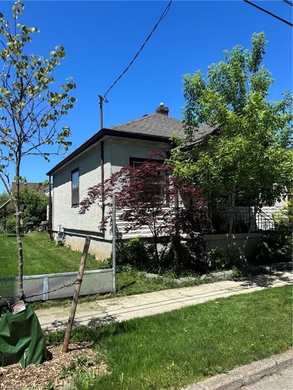 Property Photo:  29 Concord Avenue  ON L2M 5N5 