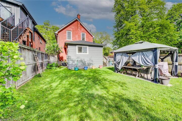 Property Photo:  96 Home Street  ON N5A 1Z7 