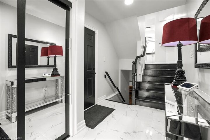 Property Photo:  876 Golf Links Road 16  ON L9K 1M7 