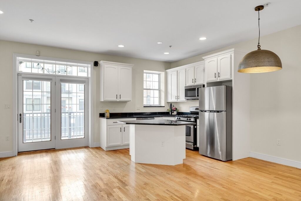 Property Photo: 381 W Broadway 4 MA 02127