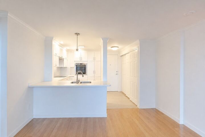 Property Photo:  19 Winchester 806  MA 02446 