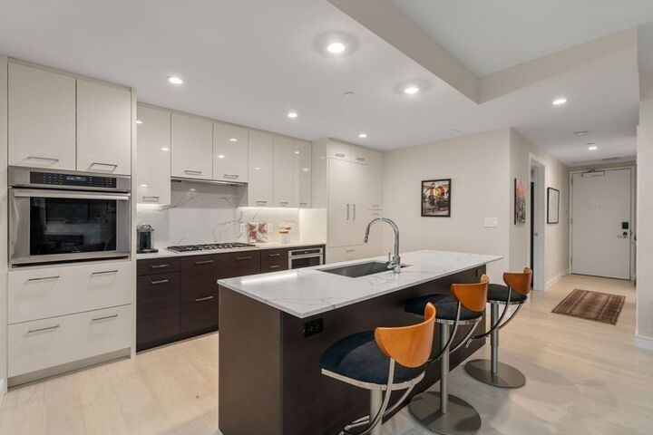 Property Photo:  110 Broad St 303  MA 02110 