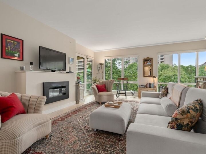 Property Photo:  110 Broad St 303  MA 02110 