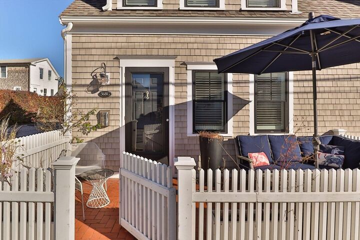 Property Photo:  368 Commercial Street Unit G  MA 02657 
