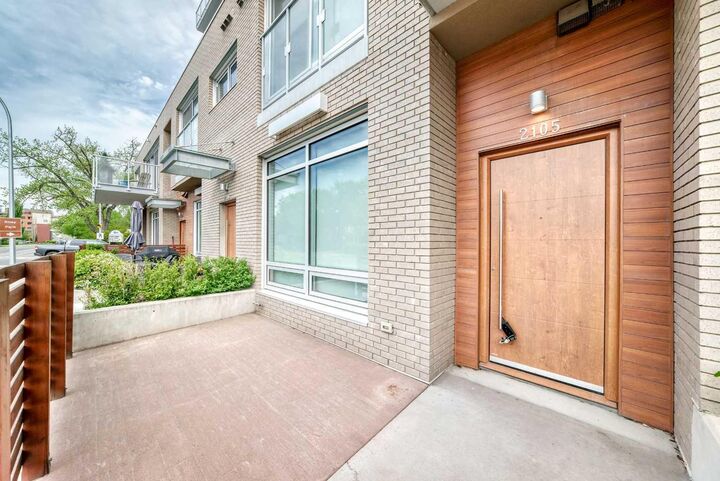 Property Photo: 1234 5 Avenue NW 2105 AB T2N 0R9