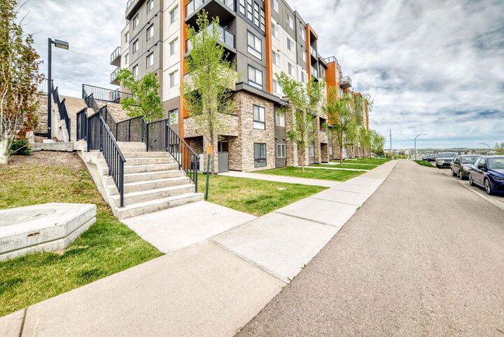 Property Photo:  10 Kincora Glen Park NW 707  AB T3R 1K1 