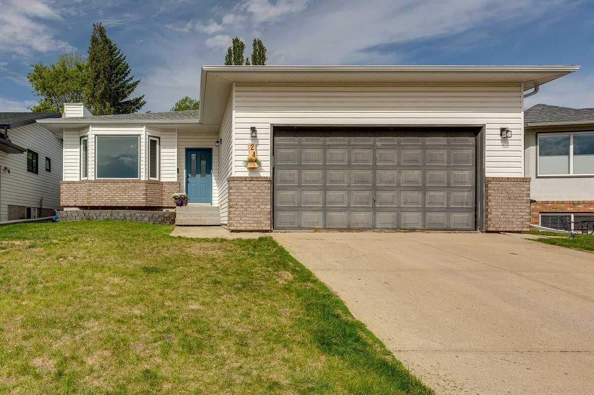 Property Photo: 24 Bruns Bay AB T4L 1P2