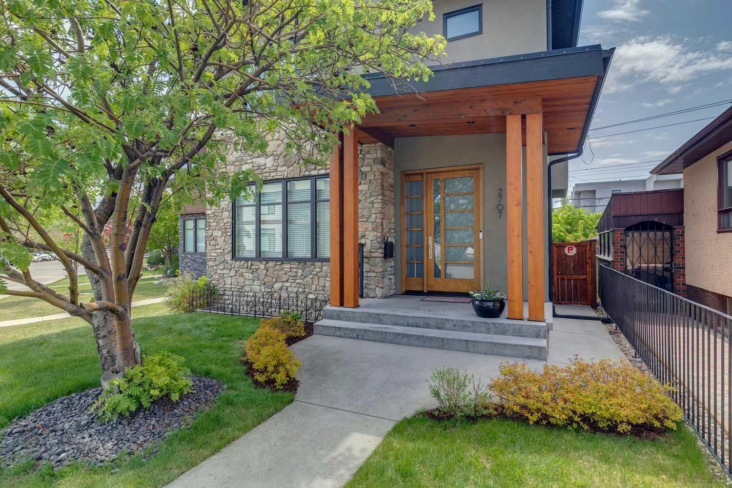 Property Photo:  2707 1 Avenue NW  AB T2N 0C7 