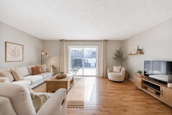 Property Photo: 9930 Bonaventure Drive SE 702 AB T2J 4L4