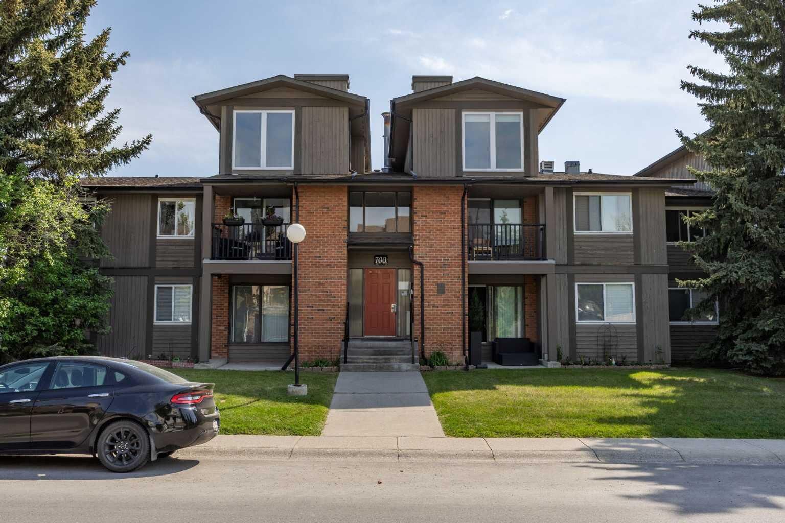 Property Photo: 6400 Coach Hill Road SW 722 AB T3H 1B8