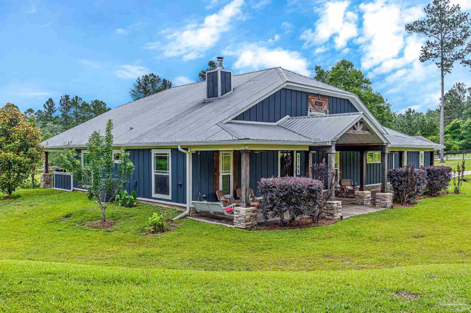 Property Photo: 6749 Oser Rd FL 32570