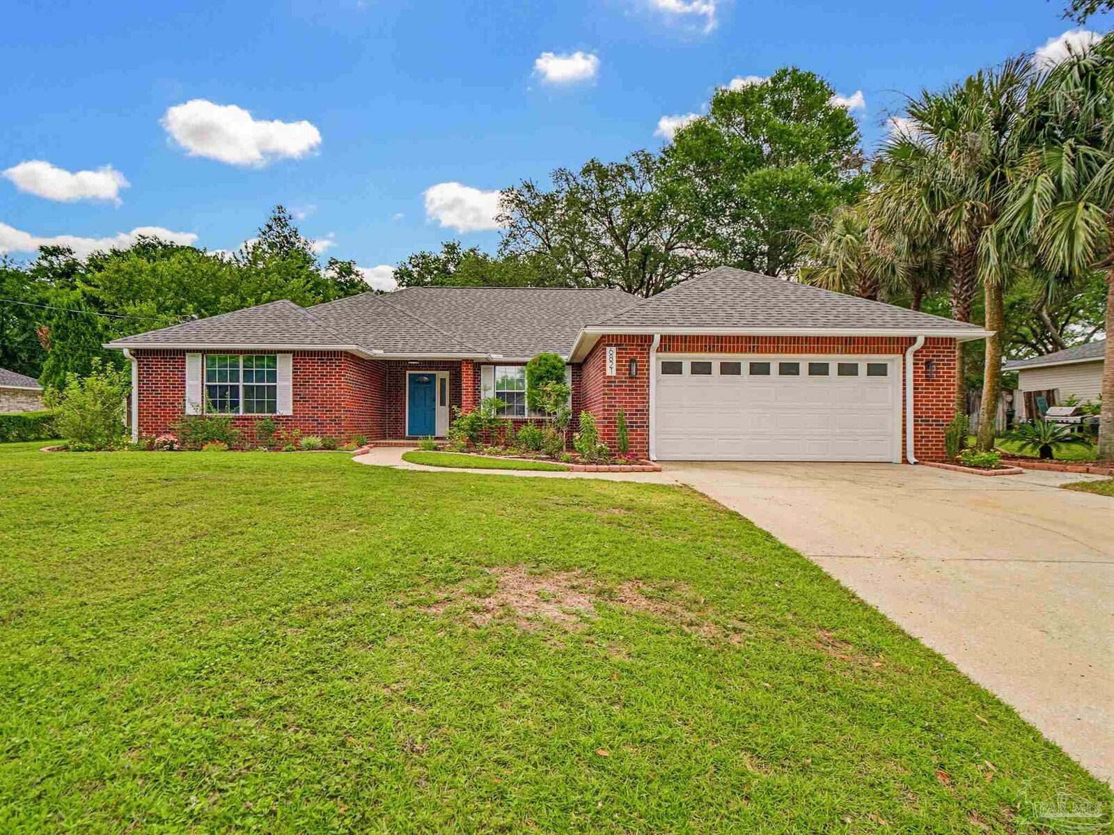 Property Photo:  6821 Cedar Lake Dr  FL 32526 