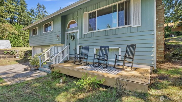 Property Photo: 18427 Homeview Drive WA 98026