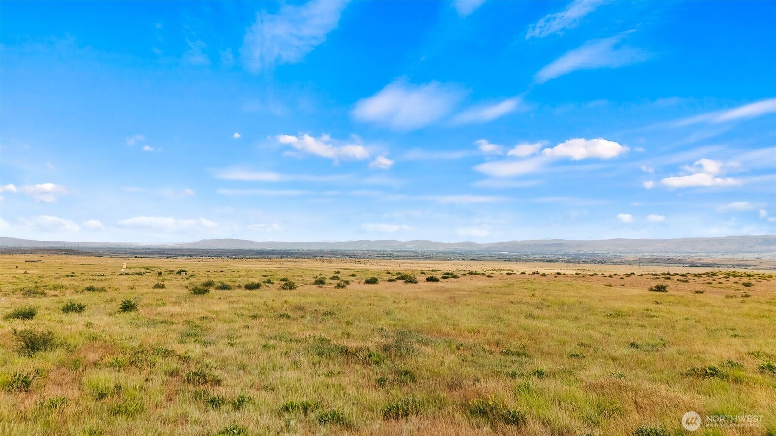Property Photo:  1  Tomahawk Lane  WA 98926 