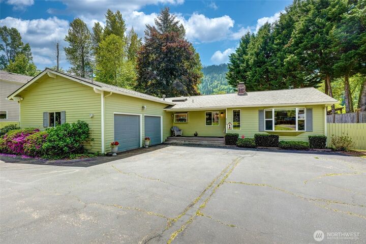 Property Photo: 975 Front Street S WA 98027