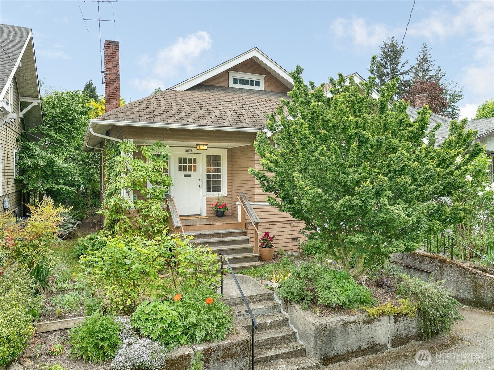 Property Photo: 4651 1st Avenue NE WA 98105