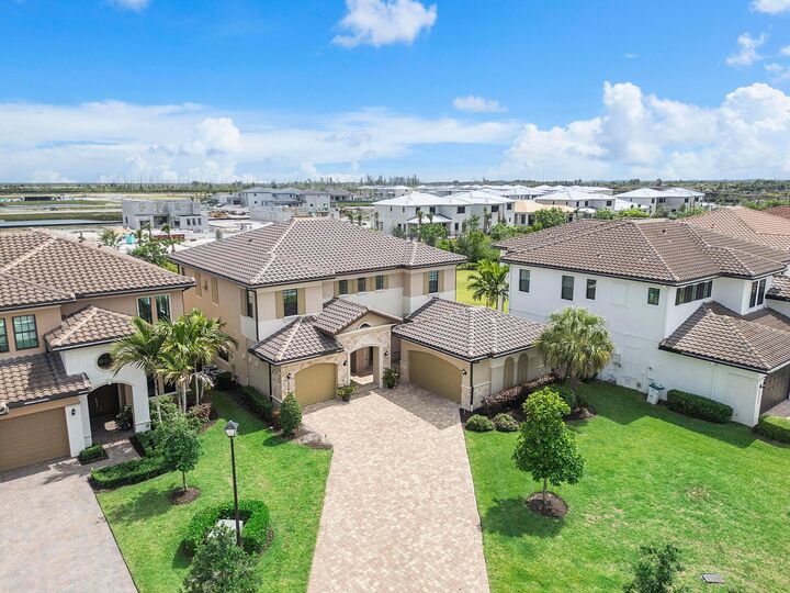 Property Photo: 12745 Bayside Court FL 33076