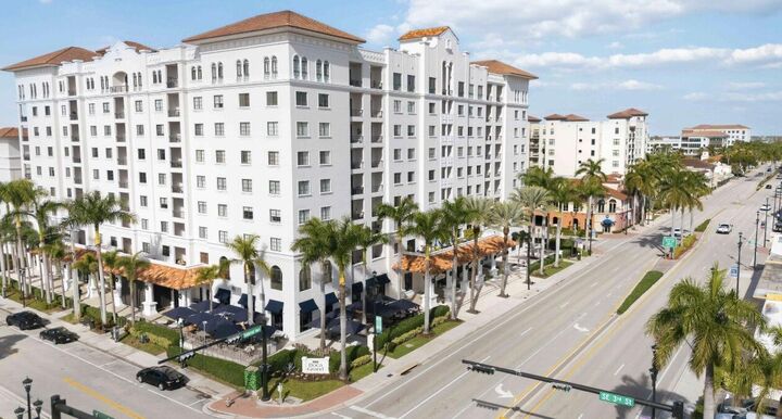 Property Photo: 233 S Federal Highway 203 FL 33432