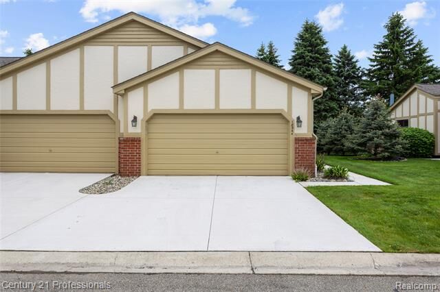 Property Photo:  18344 Greenmeadow Drive  MI 48038 