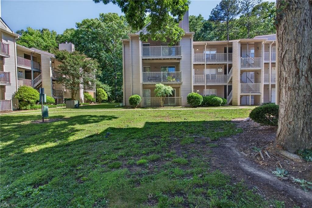 Property Photo:  560 Candle Ln 104  VA 23608 