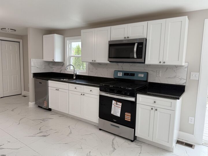 Property Photo: 656 Nottingham Dr NJ 08360