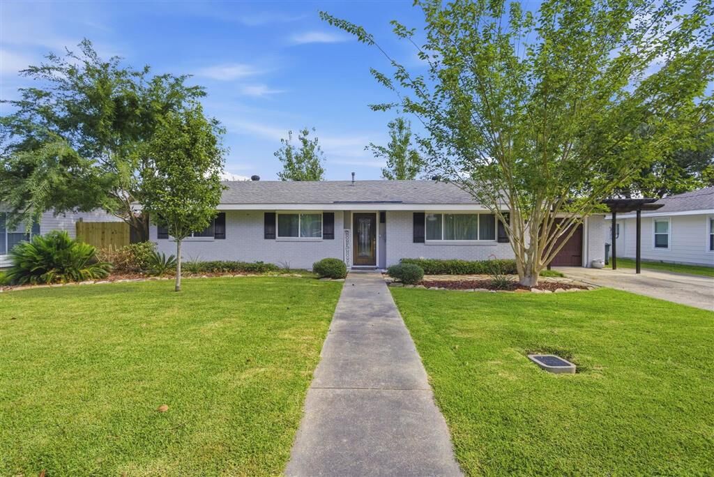 Property Photo: 622 Creole Lane LA 70605