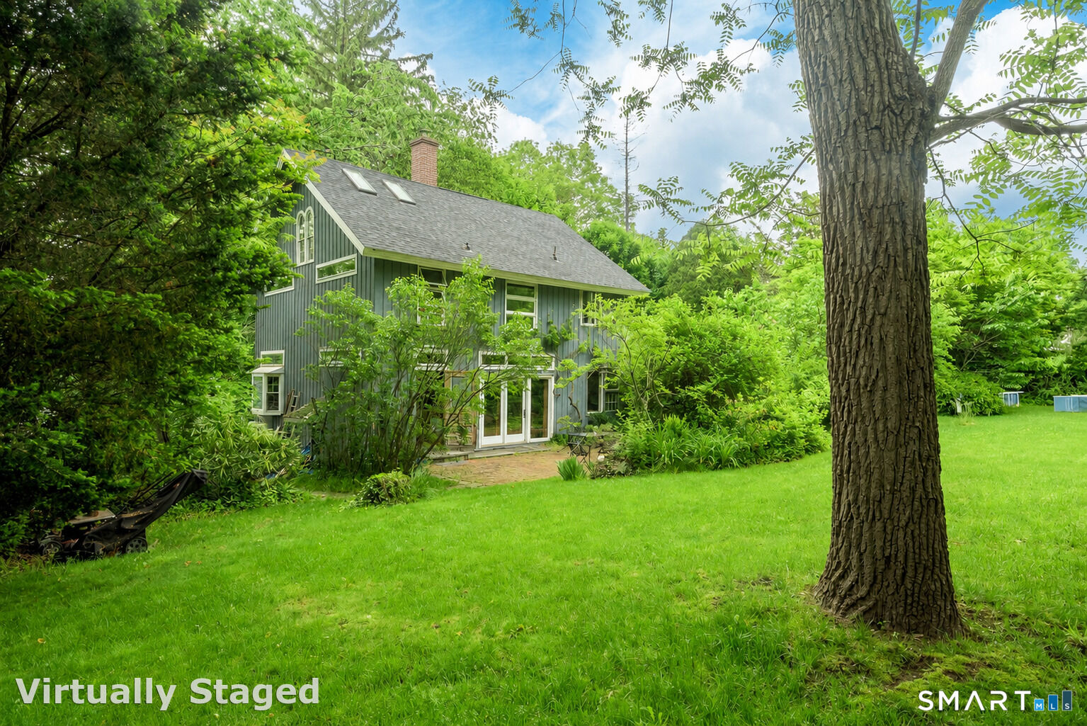 Property Photo:  32 West Avenue  CT 06426 