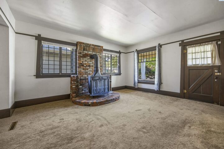 Property Photo:  618 S 2nd Ave  WA 99362 