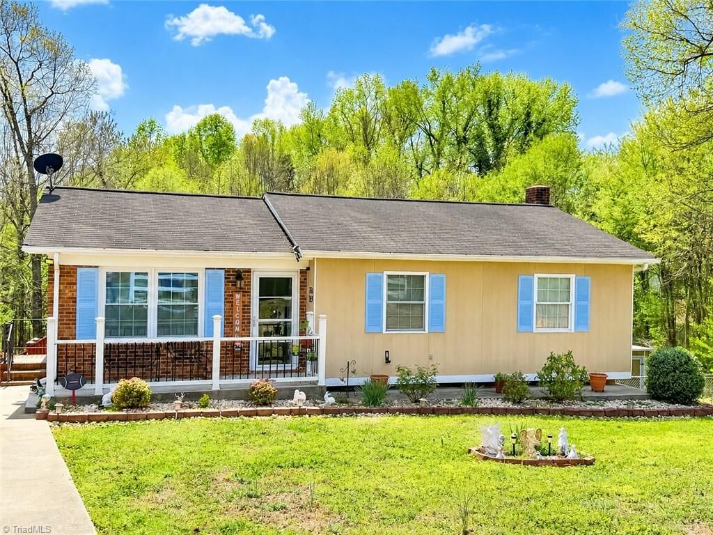 Property Photo:  400 Croydon Lane  NC 27107 