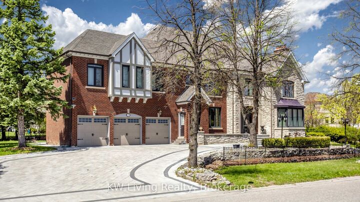Property Photo: 2 Cortina Court N ON L4B 2G8
