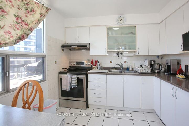 Property Photo: 135 Antibes Drive 806 ON M2R 2Z1