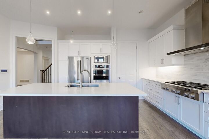 Property Photo: 41 Torrey Pines Road ON L4H 3X9