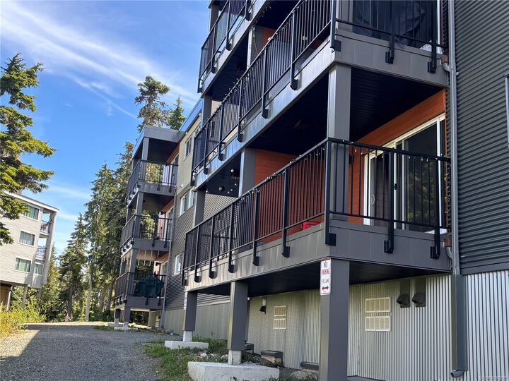 Property Photo: 695 Castle Crag Cres #106 BC V9J 1L0