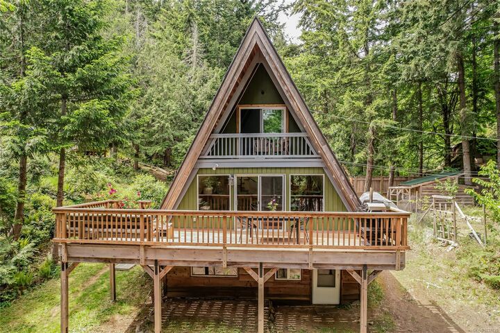 Property Photo: 421 Mt. Belcher Hts BC V8K 2J5