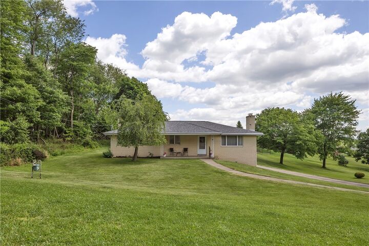Property Photo: 115 Montgomery Dr PA 15090