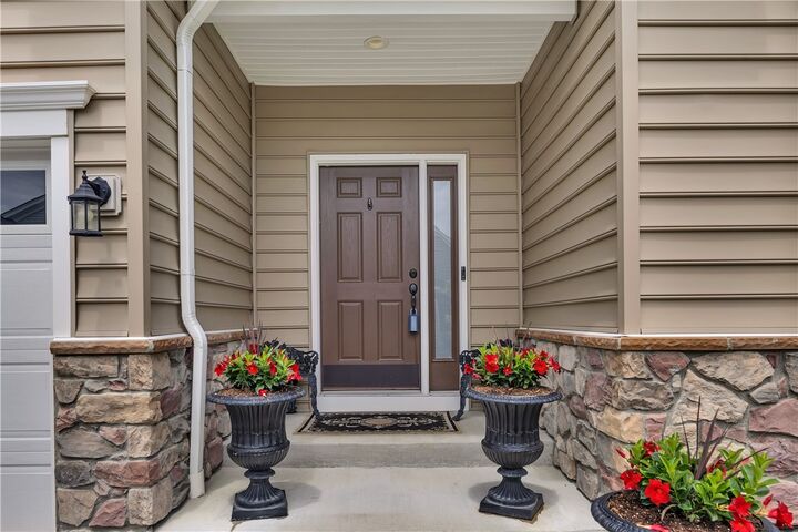 Property Photo:  303 Jefferson Ln  PA 16066 