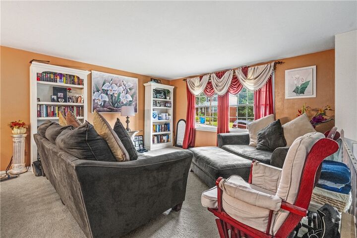 Property Photo: 171 Crescent Garden Dr PA 15235