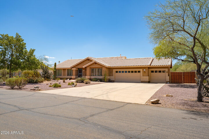 Property Photo: 125 E Blue Eagle Lane AZ 85086