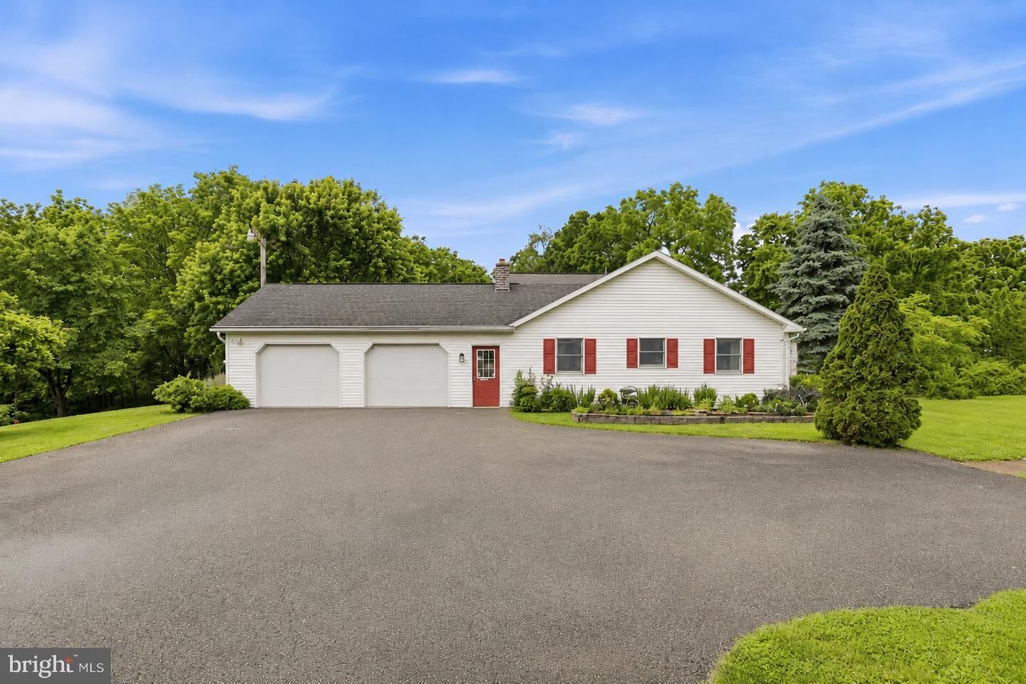 Property Photo:  2588 Mount Pleasant Road  PA 17552 