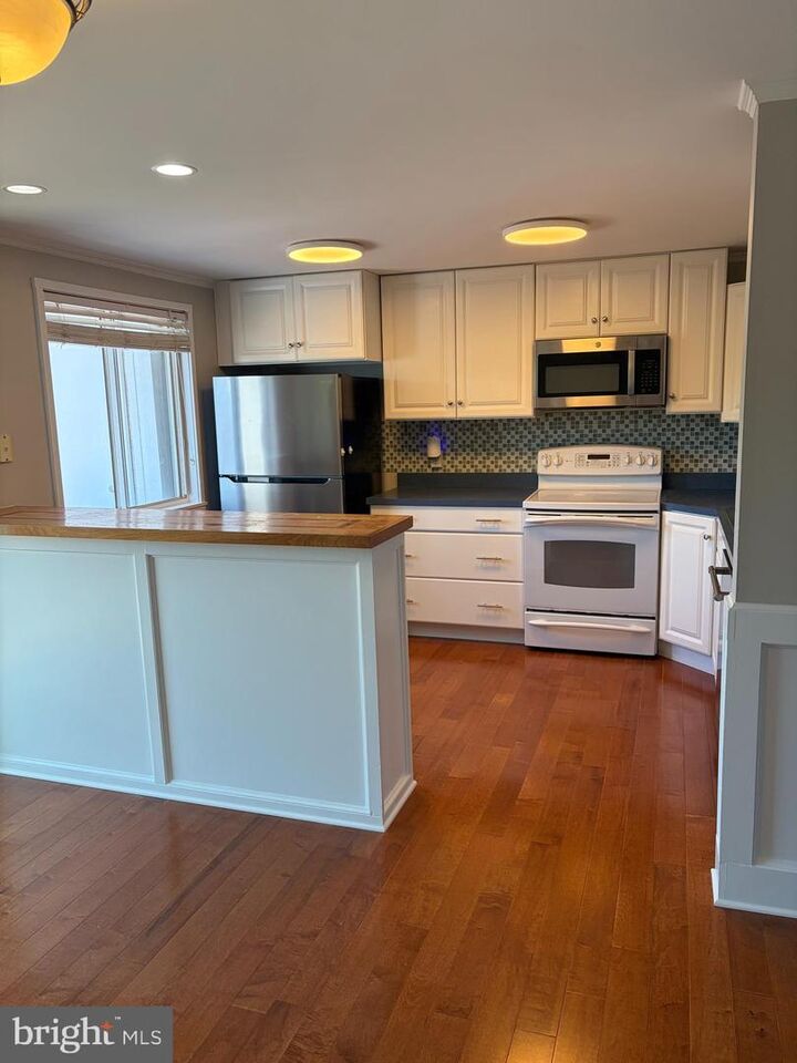 Property Photo:  37 Shelldrake Court  MD 20872 