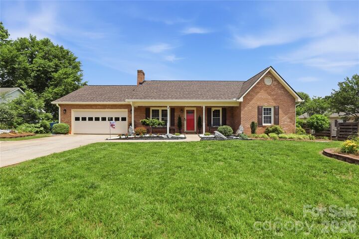 Property Photo:  4 Fox Ridge Drive  NC 28630 