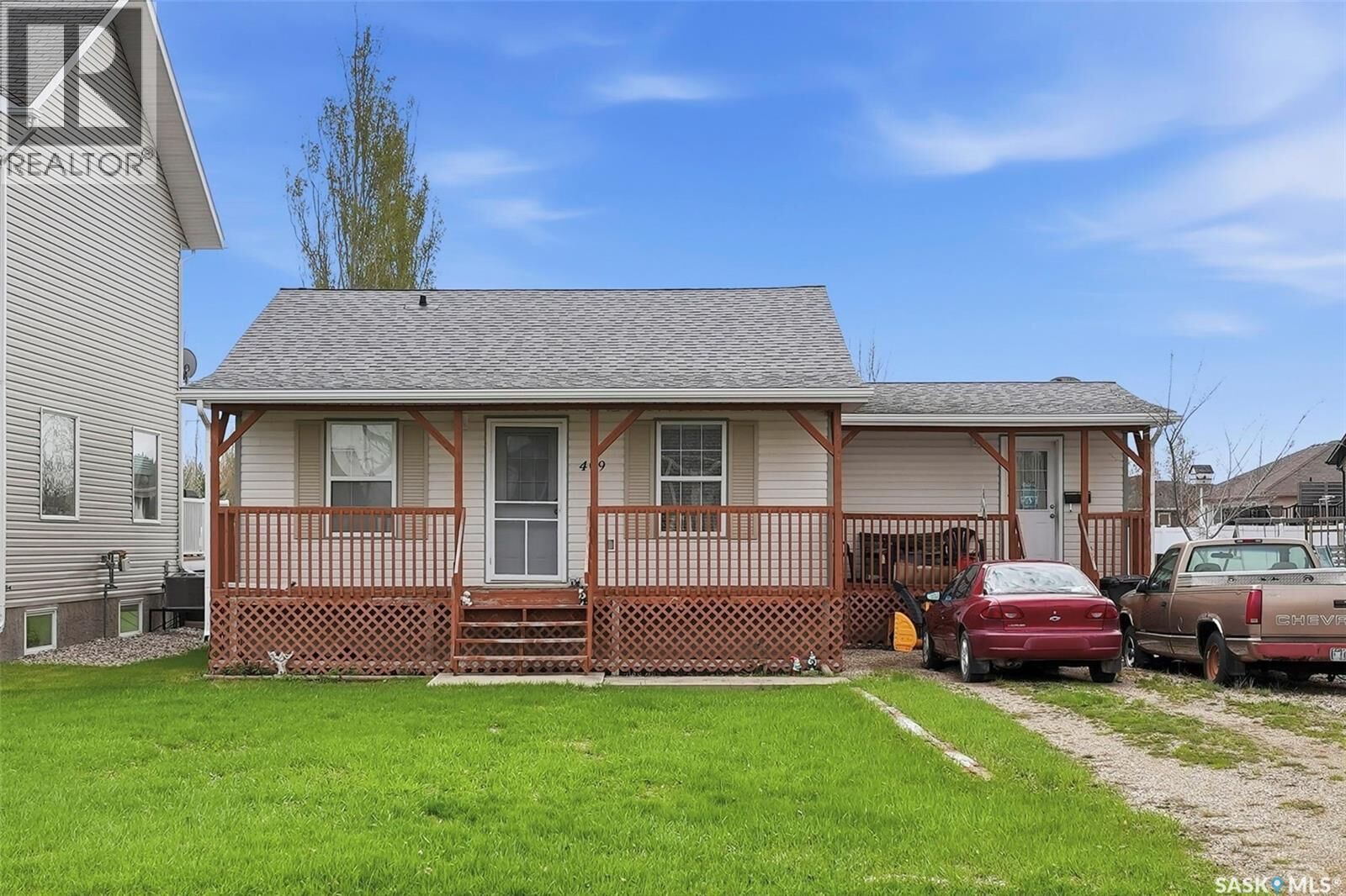 Property Photo: 409 8th Avenue W SK S0K 4T0