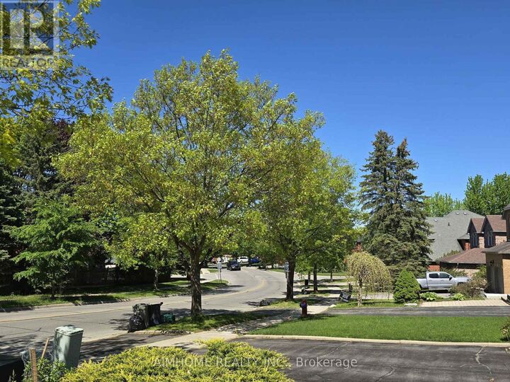 Property Photo: 137 McClellan Way ON L4G 6M5