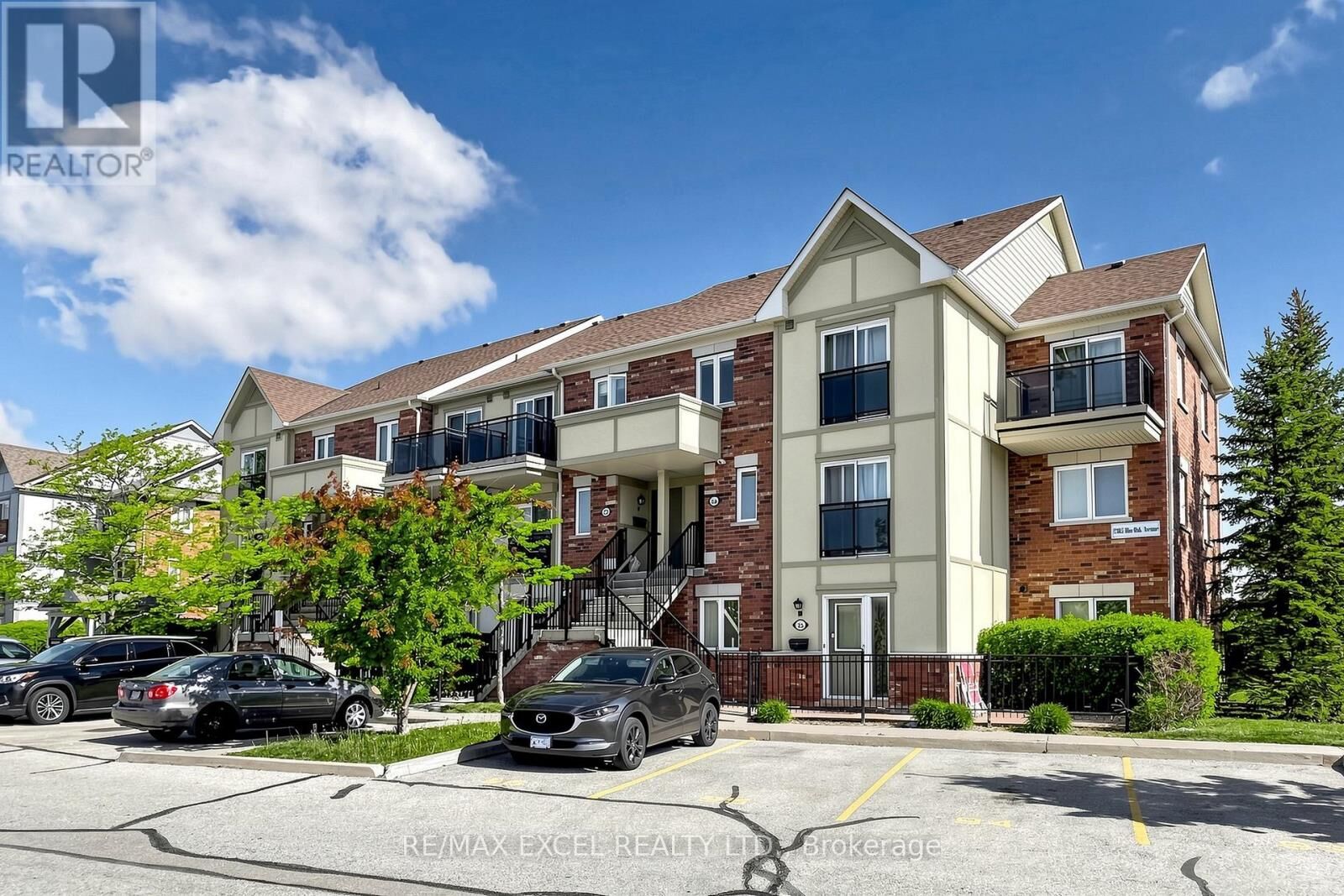 Property Photo: 2285 Bur Oak Avenue 28 ON L6E 0B9