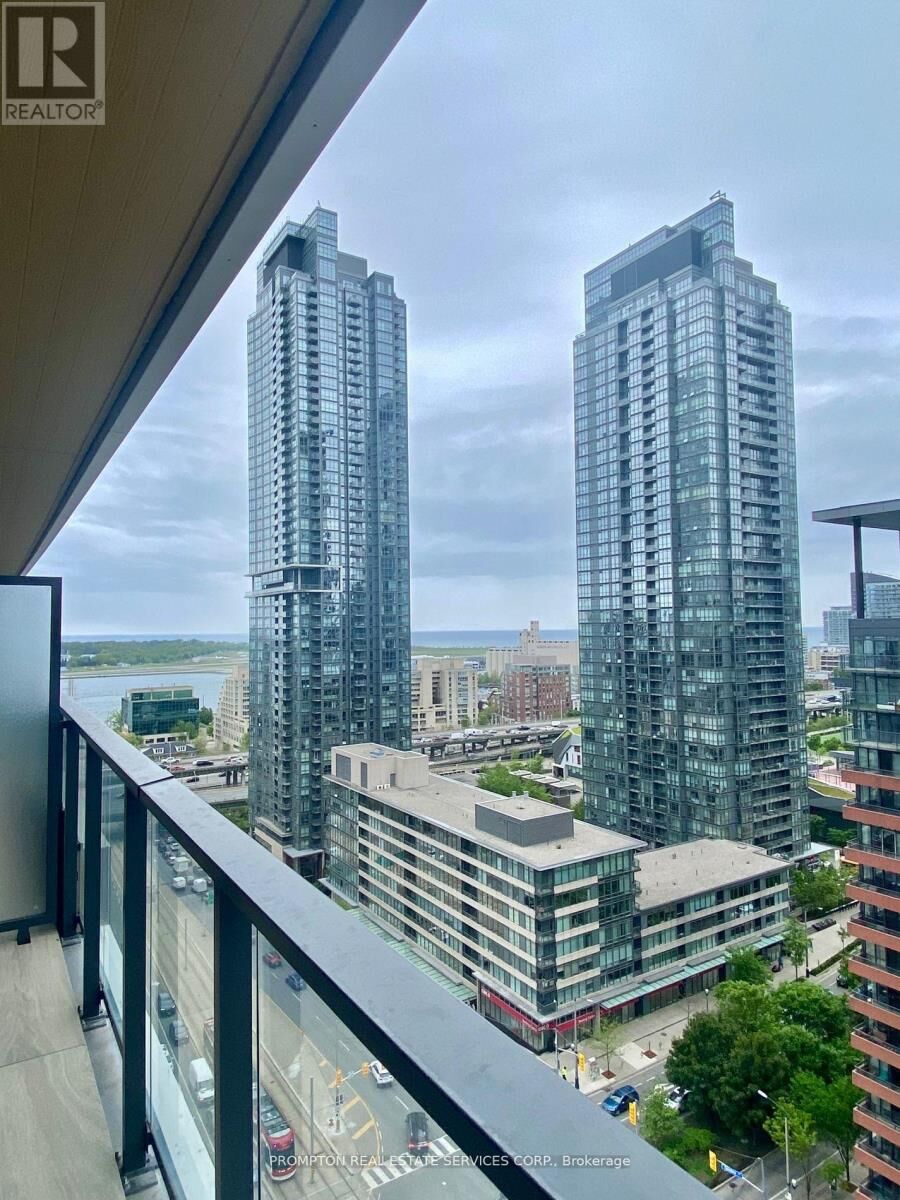 Property Photo: 3 Concord Cityplace Way 1802 ON M5V 0X4