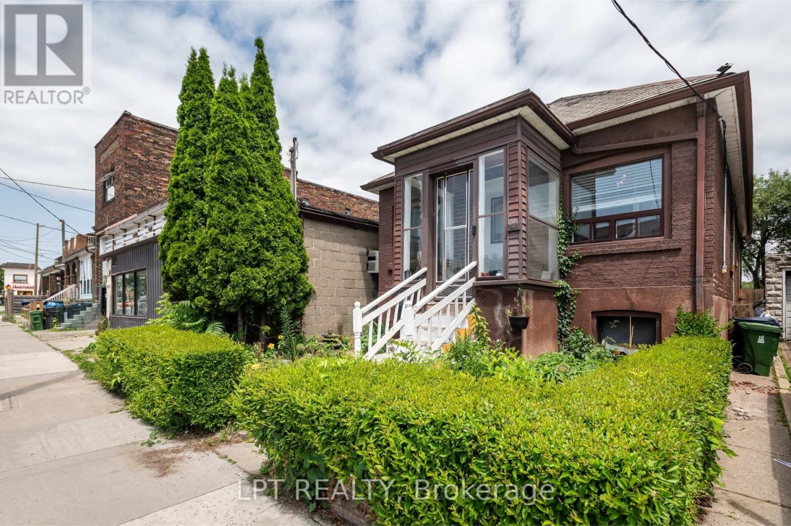 Property Photo:  541 Vaughan Road  ON M6C 2R2 