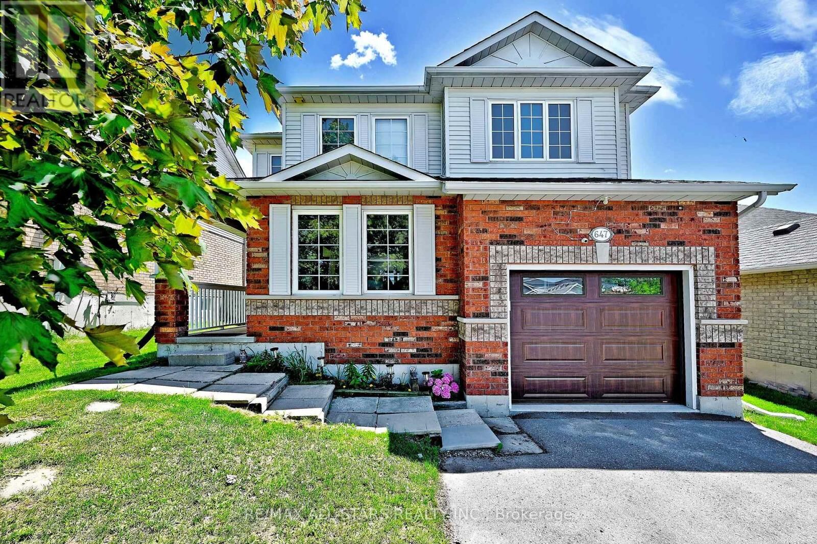 Property Photo: 647 Trailview Drive ON K9J 8P3
