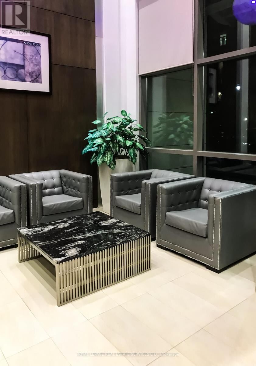 Property Photo:  3504 Hurontario Street 803  ON L5B 0B9 