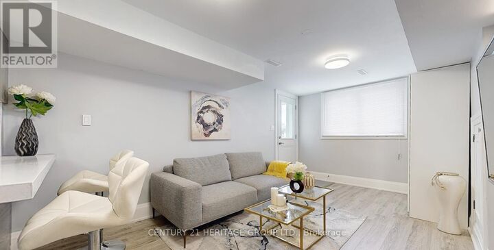 Property Photo:  29 Manadon Drive Lower  ON M2M 1W8 